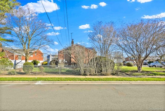 1244 Village Court, North Baldwin, NY 11510