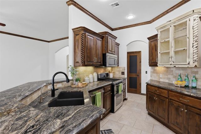 18125 Haslemere Lane, Edmond, OK 73012