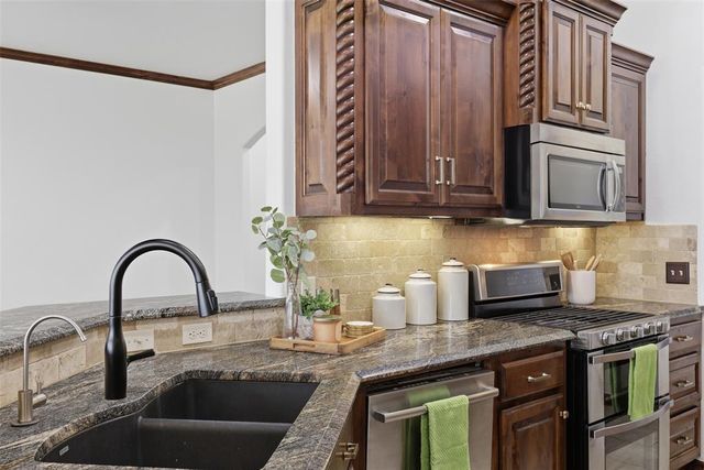 18125 Haslemere Lane, Edmond, OK 73012