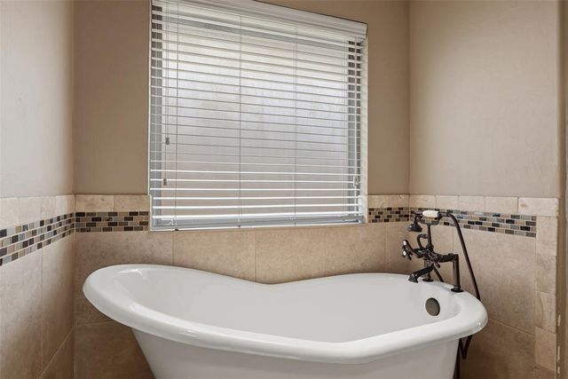 18125 Haslemere Lane, Edmond, OK 73012