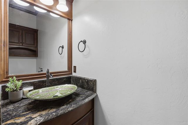 18125 Haslemere Lane, Edmond, OK 73012