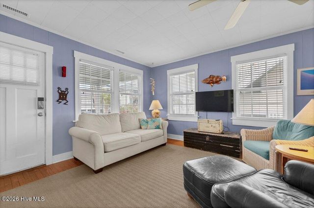 10 E Henderson Street E, Wrightsville Beach, NC 28480