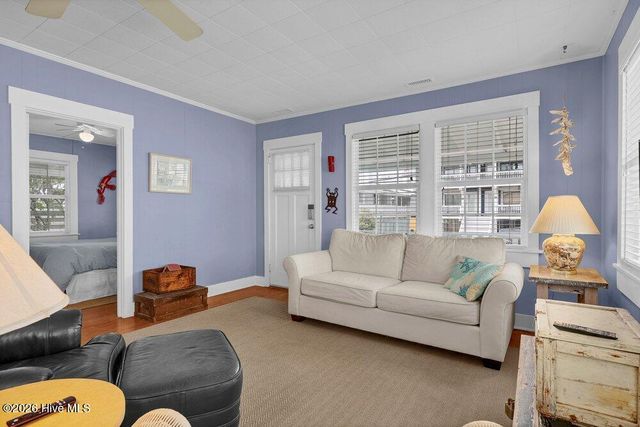 10 E Henderson Street E, Wrightsville Beach, NC 28480