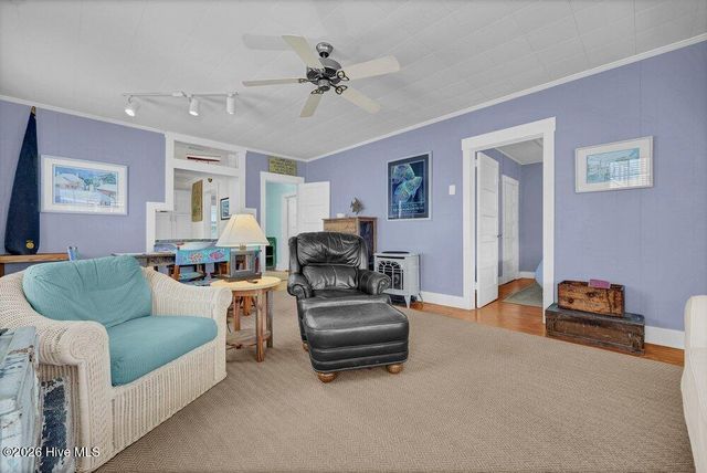 10 E Henderson Street E, Wrightsville Beach, NC 28480