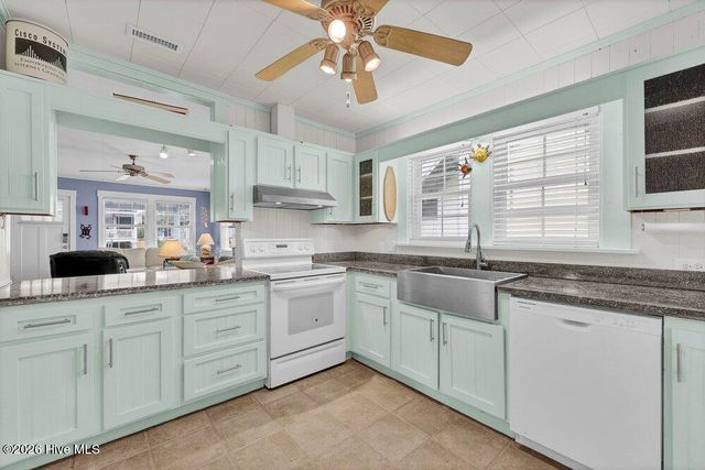 10 E Henderson Street E, Wrightsville Beach, NC 28480