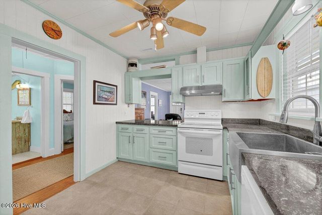 10 E Henderson Street E, Wrightsville Beach, NC 28480
