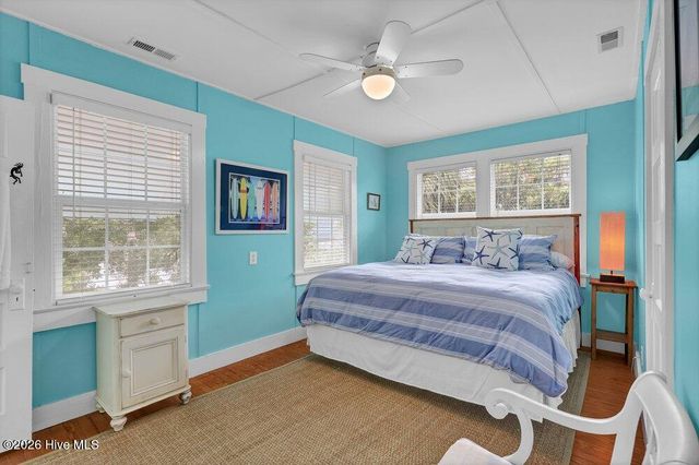 10 E Henderson Street E, Wrightsville Beach, NC 28480