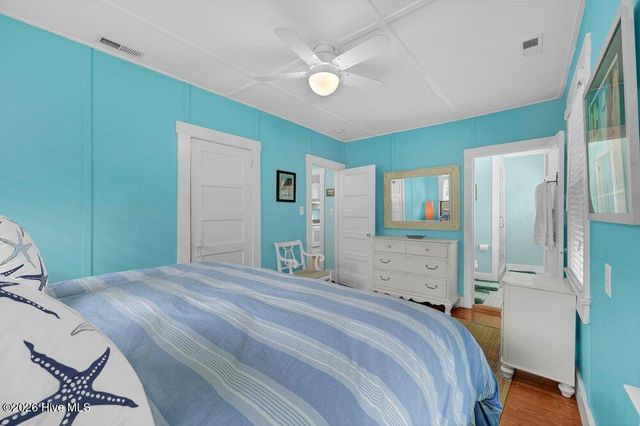 10 E Henderson Street E, Wrightsville Beach, NC 28480
