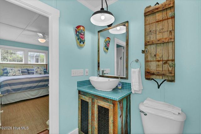 10 E Henderson Street E, Wrightsville Beach, NC 28480