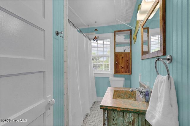 10 E Henderson Street E, Wrightsville Beach, NC 28480