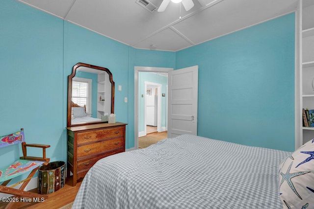 10 E Henderson Street E, Wrightsville Beach, NC 28480
