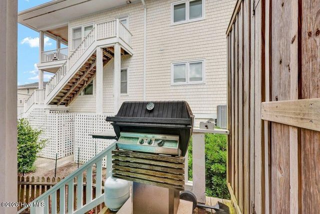 10 E Henderson Street E, Wrightsville Beach, NC 28480