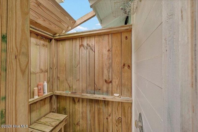 10 E Henderson Street E, Wrightsville Beach, NC 28480