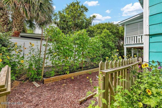 10 E Henderson Street E, Wrightsville Beach, NC 28480