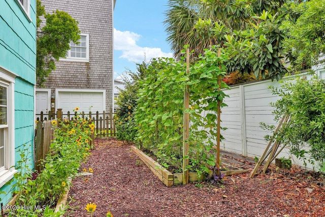 10 E Henderson Street E, Wrightsville Beach, NC 28480