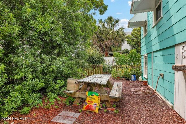 10 E Henderson Street E, Wrightsville Beach, NC 28480