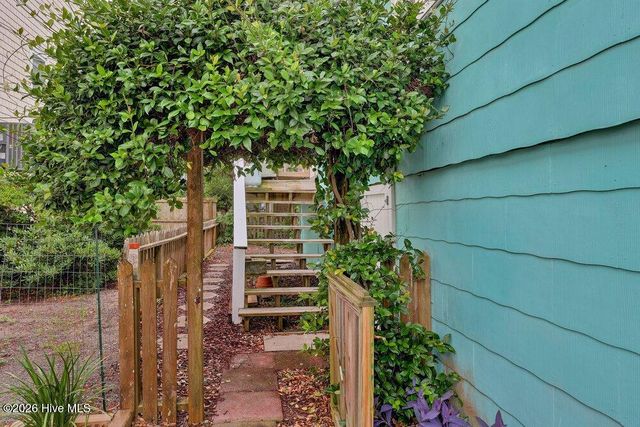 10 E Henderson Street E, Wrightsville Beach, NC 28480