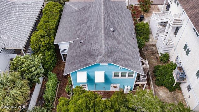 10 E Henderson Street E, Wrightsville Beach, NC 28480