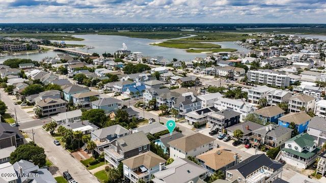 10 E Henderson Street E, Wrightsville Beach, NC 28480