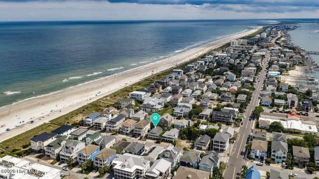 10 E Henderson Street E, Wrightsville Beach, NC 28480