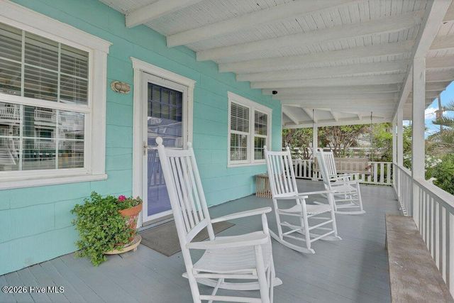 10 E Henderson Street E, Wrightsville Beach, NC 28480