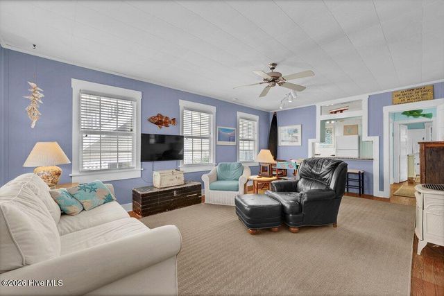 10 E Henderson Street E, Wrightsville Beach, NC 28480