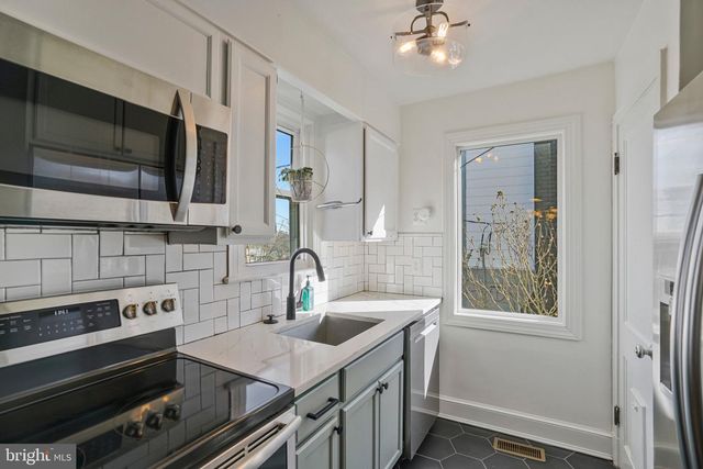 4140 21ST RD N, Arlington, VA 22207