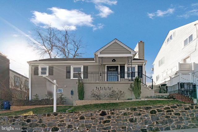 4140 21ST RD N, Arlington, VA 22207