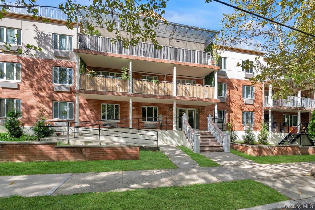 6434 Grand Central Parkway 3G, Forest Hills, NY 11375 — exterior