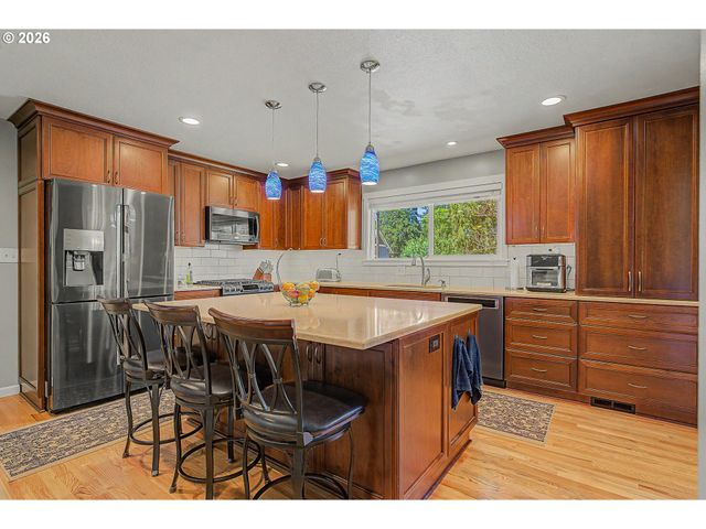 1868 Se OAK St, Hillsboro, OR 97123