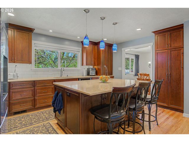 1868 Se OAK St, Hillsboro, OR 97123