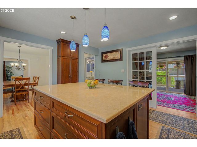 1868 Se OAK St, Hillsboro, OR 97123