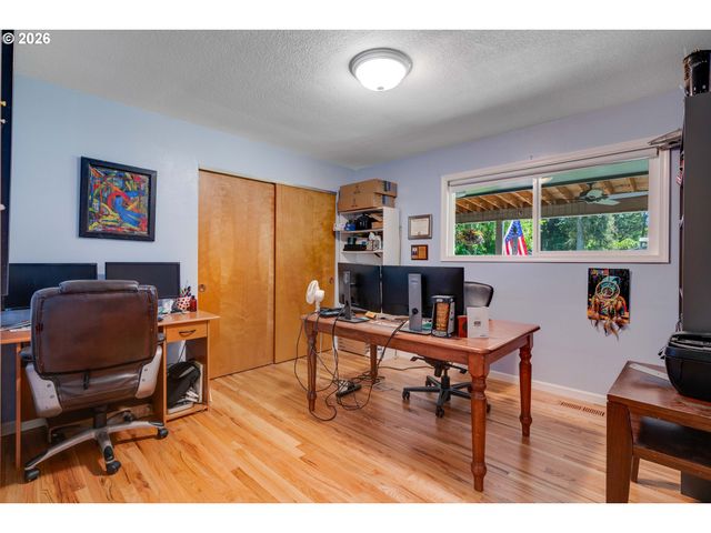 1868 Se OAK St, Hillsboro, OR 97123