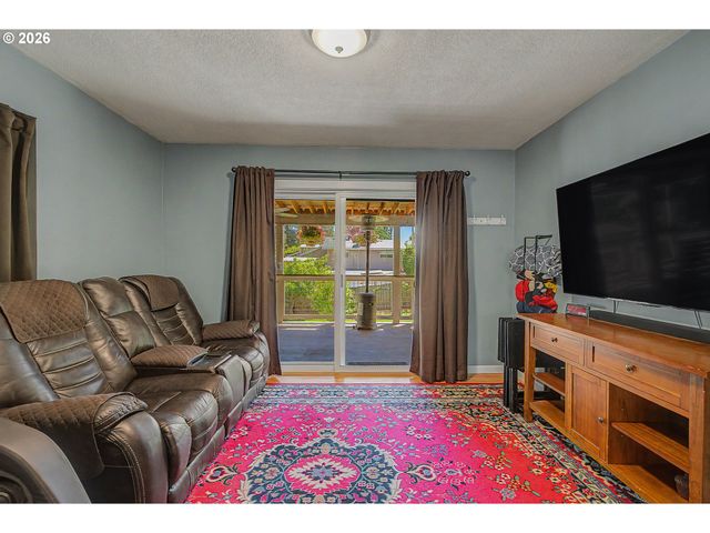 1868 Se OAK St, Hillsboro, OR 97123