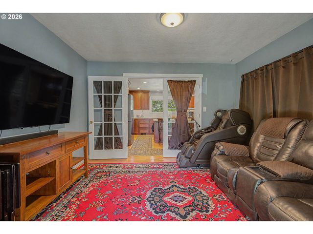 1868 Se OAK St, Hillsboro, OR 97123