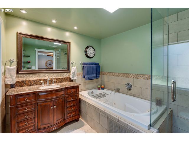 1868 Se OAK St, Hillsboro, OR 97123