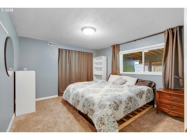 1868 Se OAK St, Hillsboro, OR 97123
