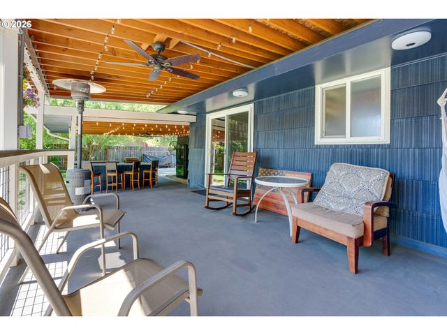 1868 Se OAK St, Hillsboro, OR 97123
