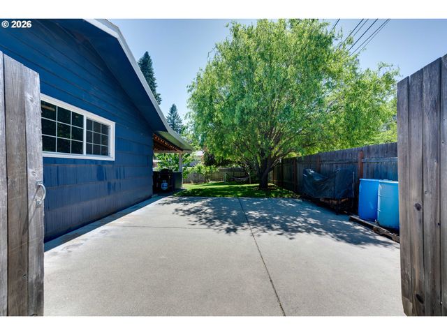 1868 Se OAK St, Hillsboro, OR 97123