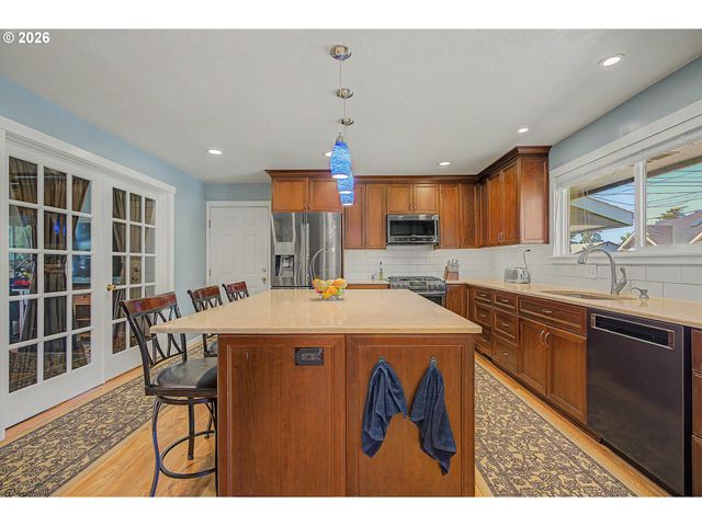 1868 Se OAK St, Hillsboro, OR 97123