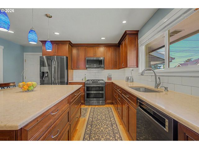 1868 Se OAK St, Hillsboro, OR 97123