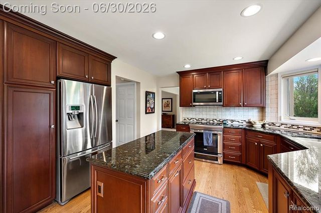 20157 Whitby Court, Livonia, MI 48152