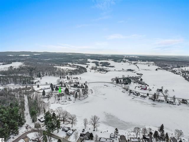 9561 Peterson Drive, Cadillac, MI 49601