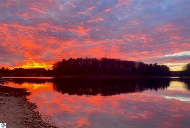 9561 Peterson Drive, Cadillac, MI 49601