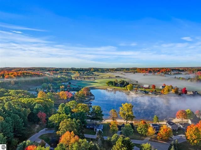 9561 Peterson Drive, Cadillac, MI 49601