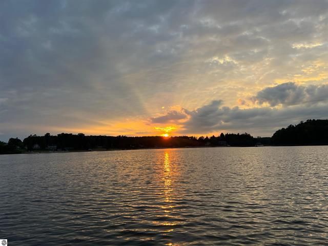 9561 Peterson Drive, Cadillac, MI 49601