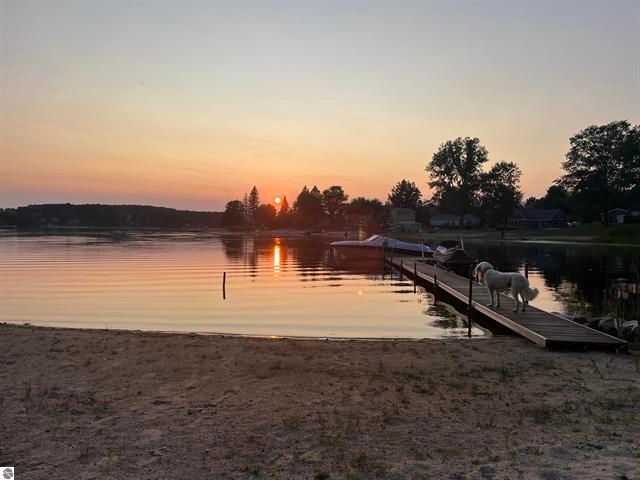 9561 Peterson Drive, Cadillac, MI 49601