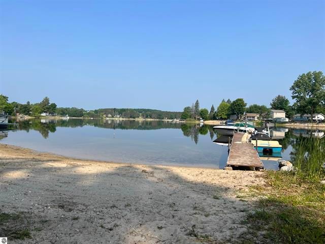 9561 Peterson Drive, Cadillac, MI 49601