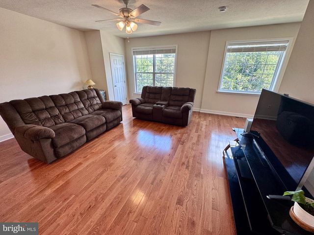1008 WICKLOW DR, Fredericksburg, VA 22401