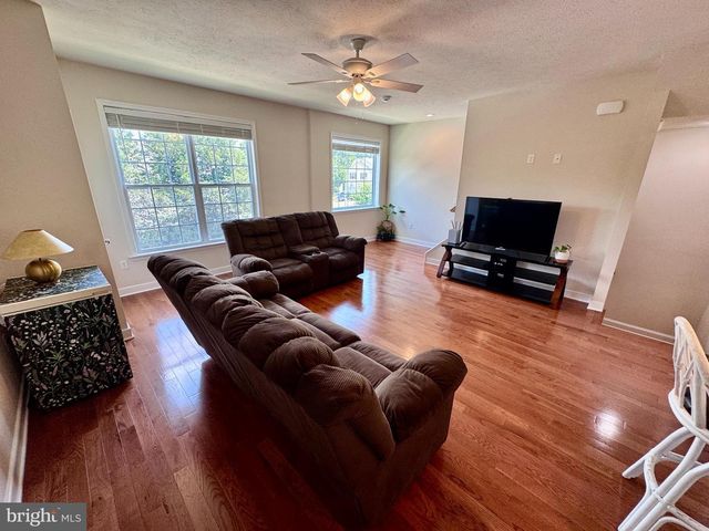 1008 WICKLOW DR, Fredericksburg, VA 22401
